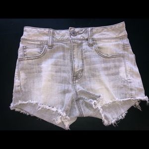 AMERICAN EAGLE OUTFITTERS LIGHT WASH DENIM SHORT